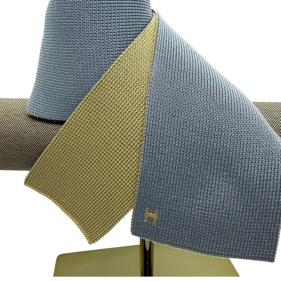 Hermes Tie - 100% Silk Double-sided w Box  Dry clean only Made in France - Picture 3 of 5
